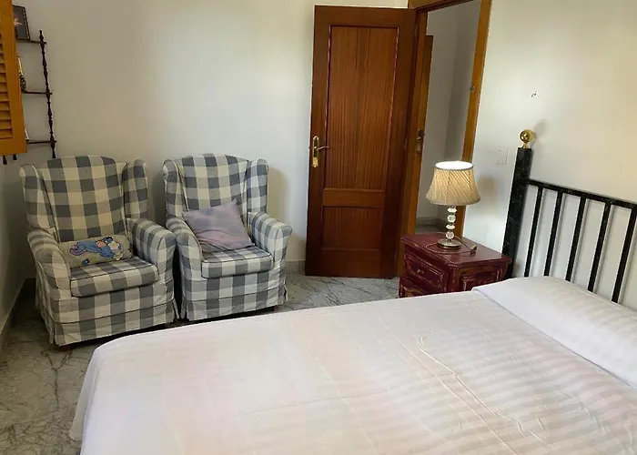 Casa-A-Pequeno Conjunto Casas Adosados