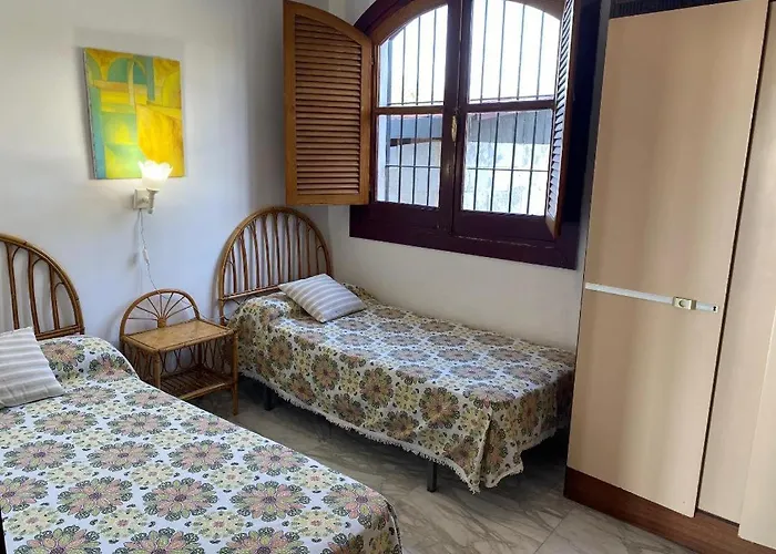 Casa-A-Pequeno Conjunto Casas Adosados